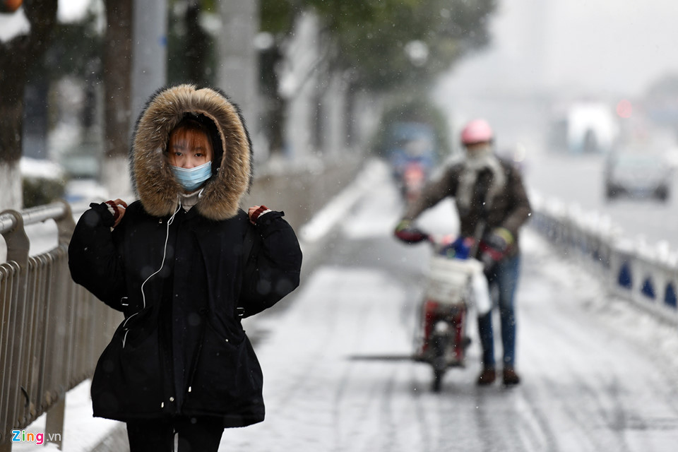 Hàng nghìn ôtô ở Thường Châu bị tuyết phủ nhiều ngày